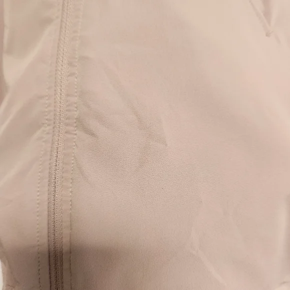 Lululemon Pack It Up Jacket in the color Smoky Blush. Size 10 - Picture 13 of 16